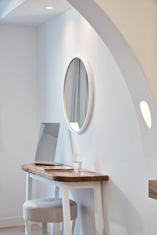 Signature Room with Private Pool  image 4