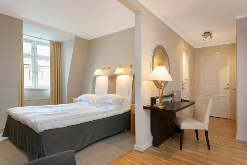 Elite Hotel Savoy - image 8