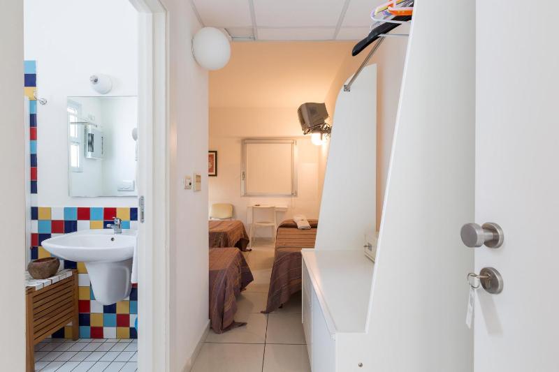 Quadruple Room image 3