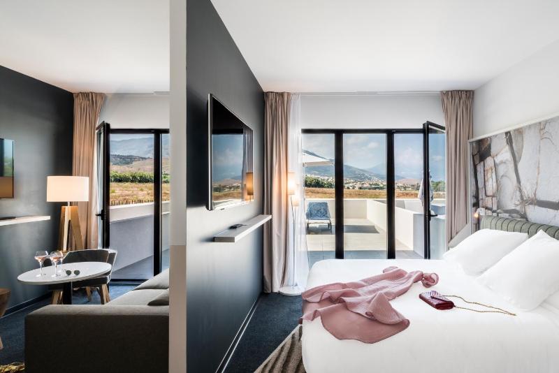 Junior Suite with Terrace image 1