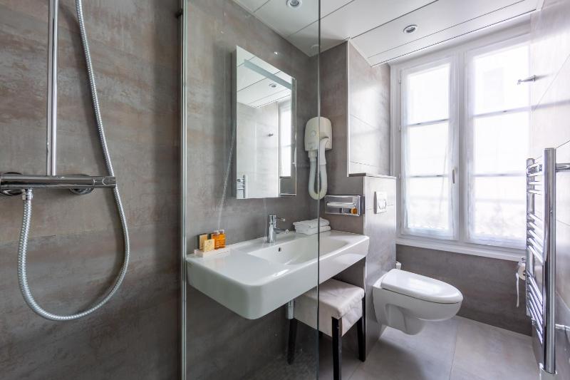 Superior Twin Room image 4