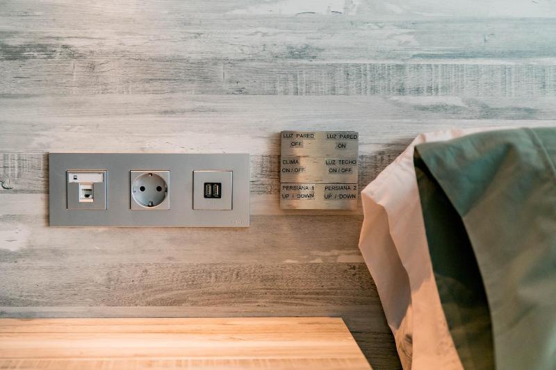 Deluxe Double or Twin Room with Sea View image 2