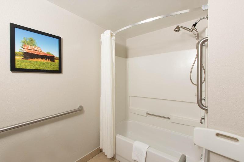 King Room - Mobility Access/Non-Smoking image 2