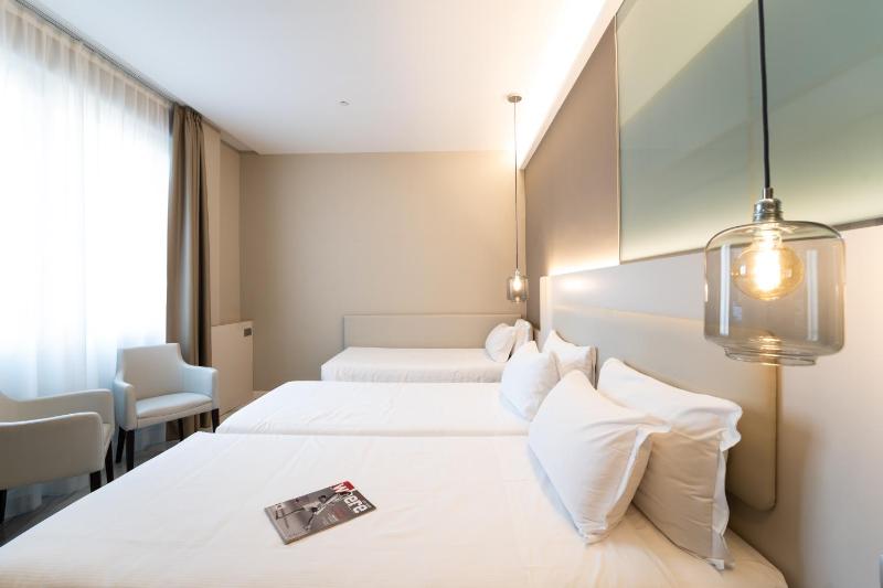 Superior Triple Room image 2