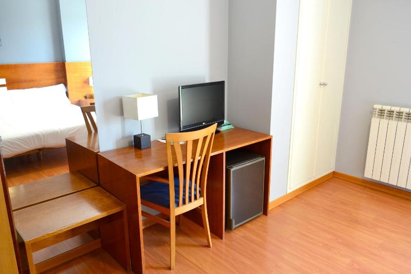 Standard Double or Twin Room image 4