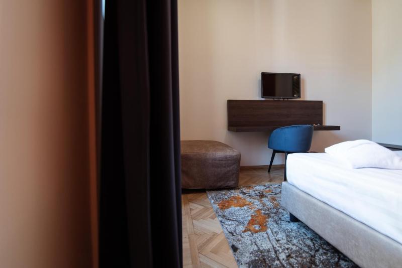 Comfort Triple Room image 4