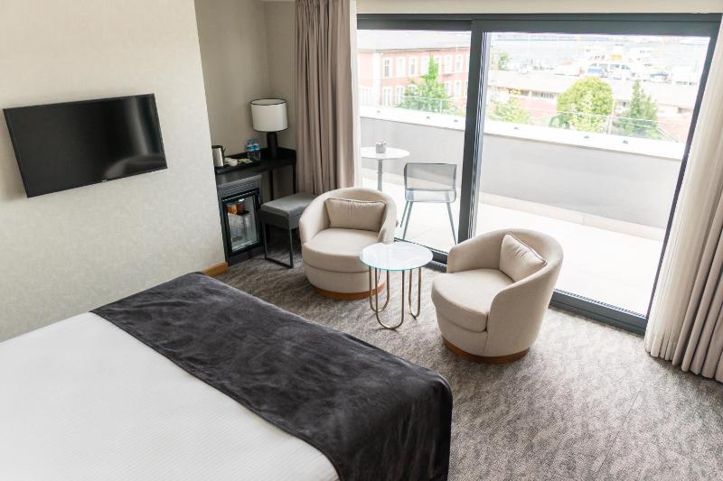 Deluxe Double or Twin Room with Sea View image 3