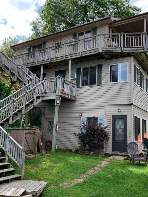 Riverfront Cottage - Top Floor image 4