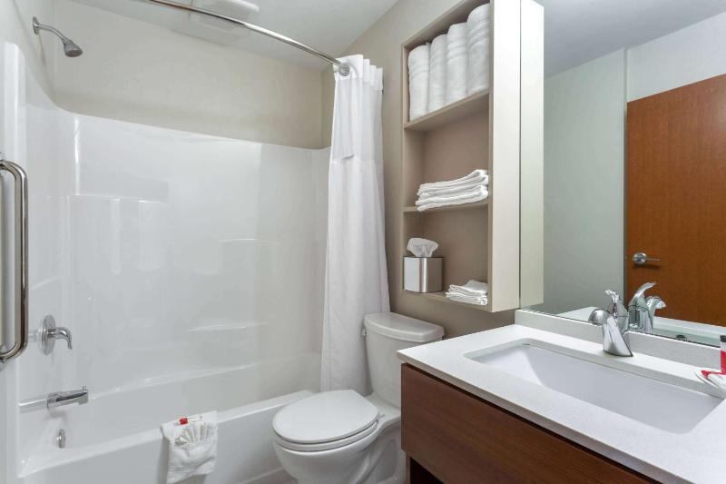 Queen Room - Non-Smoking image 2