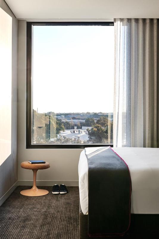 Adjoining Veriu Suites image 3