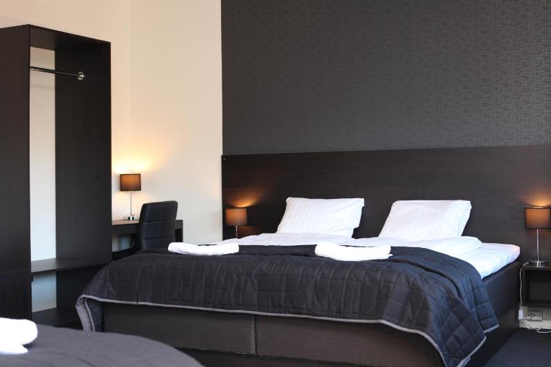 Double or Twin Room image 2