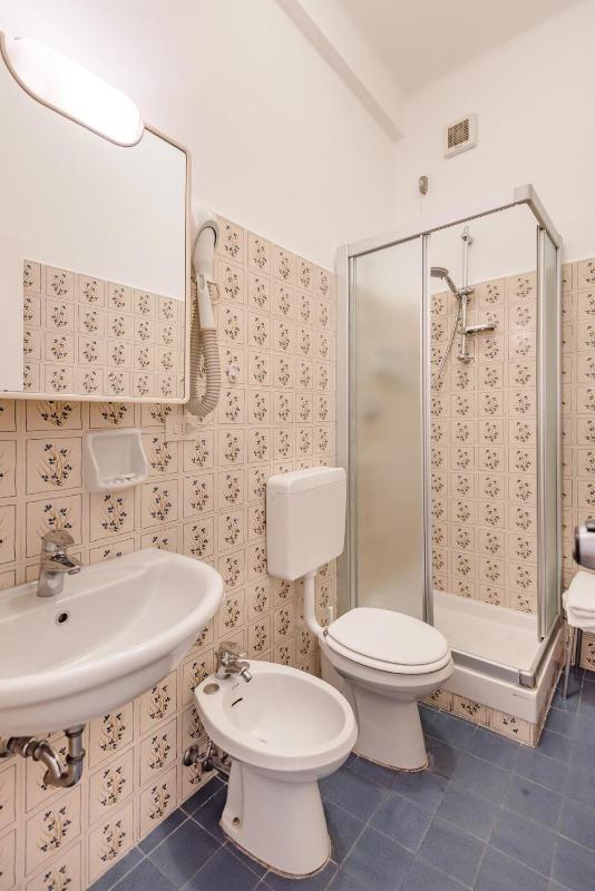 Single Room with Sea View image 2