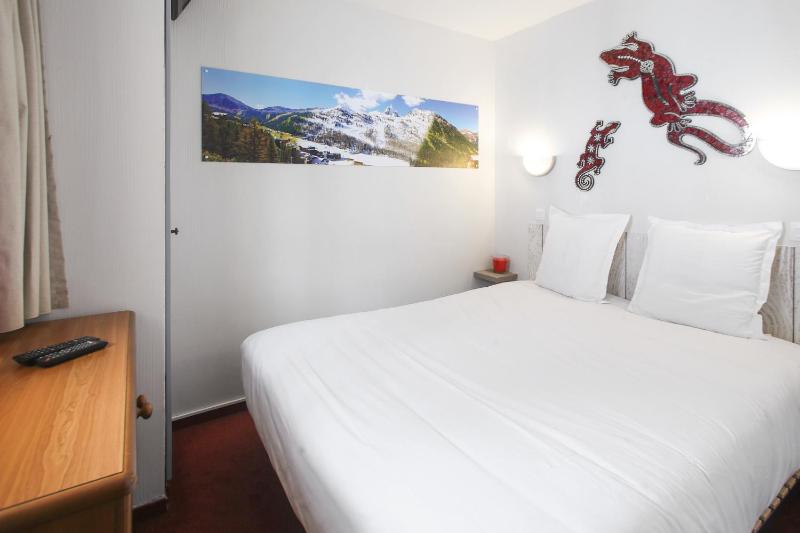 Select One-Bedroom Apartment (5 People) image 2