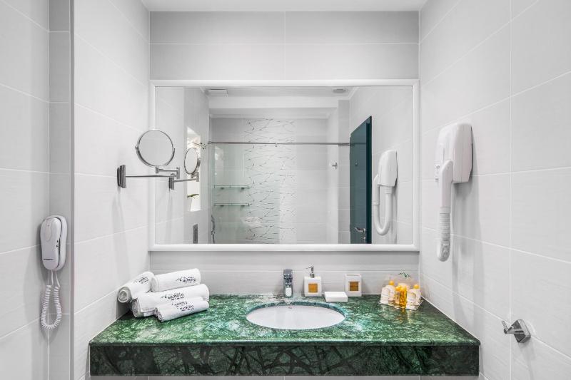 Standard Double Room with Balcony image 3