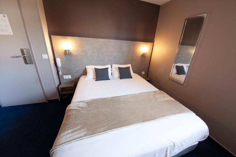 Two Connecting Rooms image 3