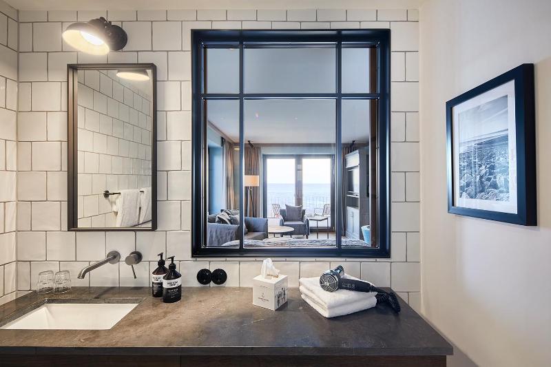 Superior Double Room with Sea View - Balcony image 3