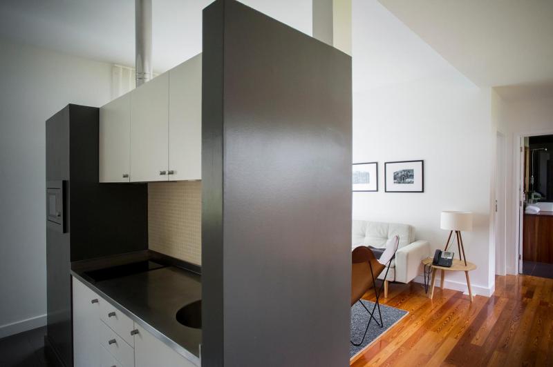 One-Bedroom Apartment image 3