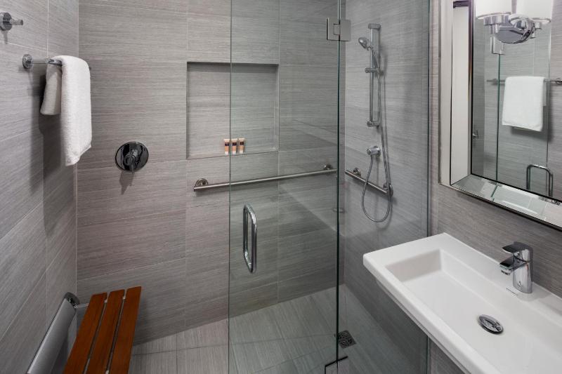 Double Room with Two Double Beds and Accessible Shower - Disability Access image 2