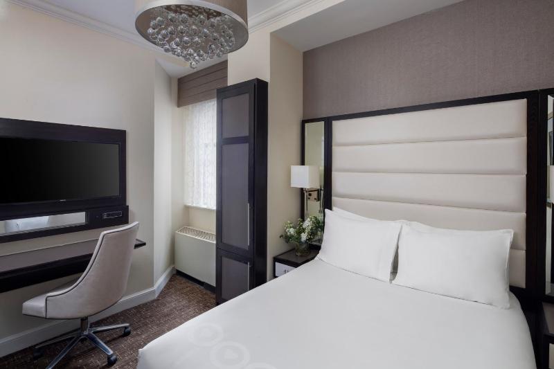 Double Room image 2