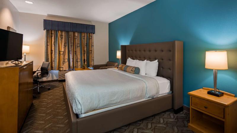 King Room with Sofa Bed image 2