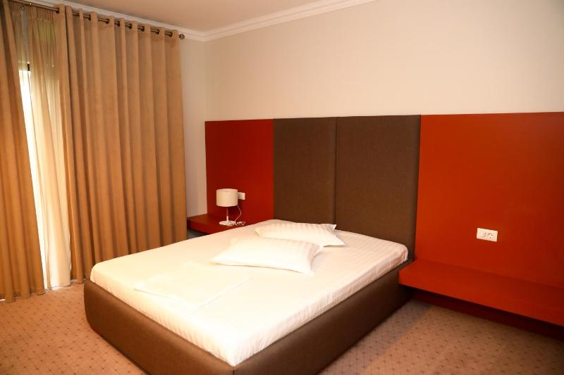 Deluxe Double Room image 3