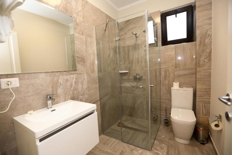 Deluxe Double Room image 2