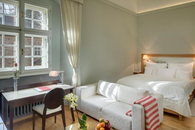 Standard Double Room image 3