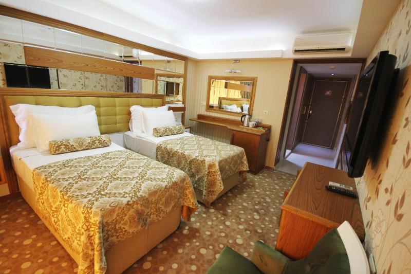 Economy Double or Twin Room image 2