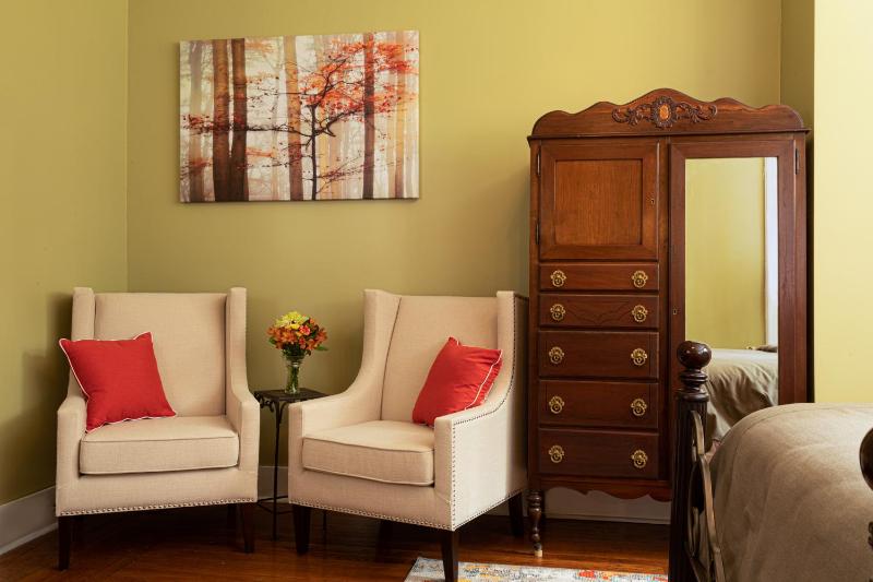 Deluxe King Room image 4