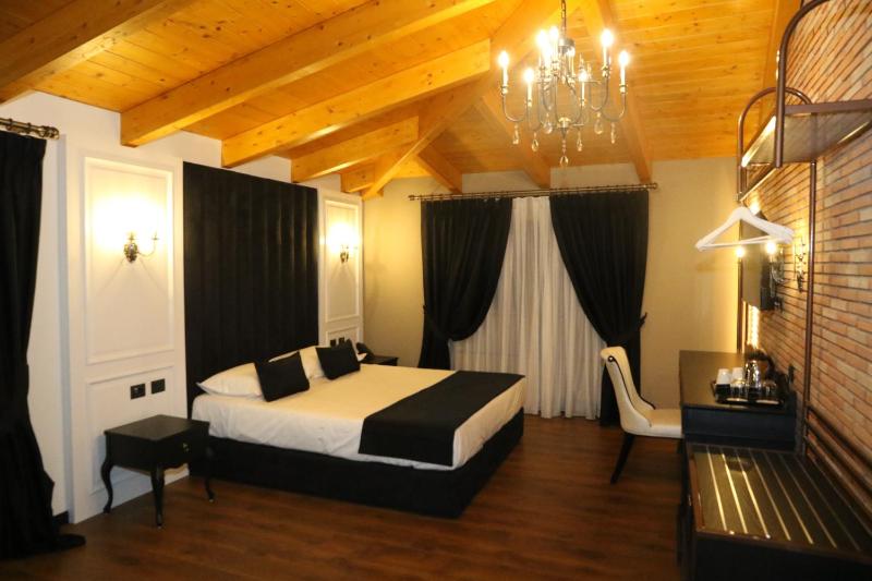 Executive Suite image 4