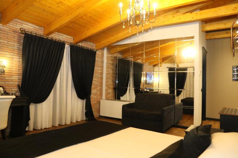 Executive Suite image 3