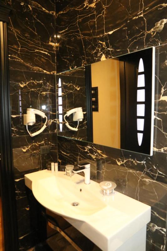 Executive Suite image 2
