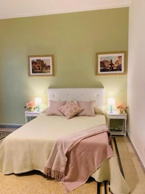 Triple Room with Private Bathroom image 3