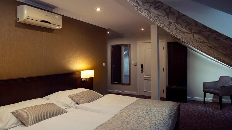 Hotel Ambassador - image 36