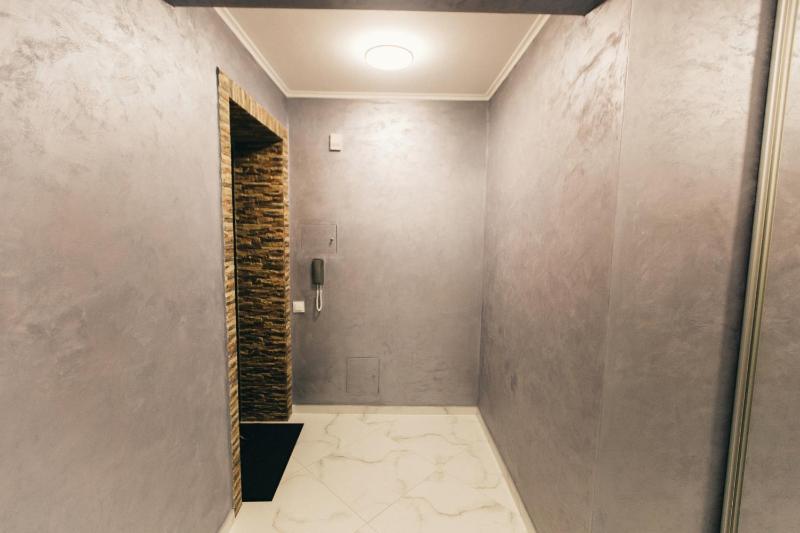 One-Bedroom Apartment image 4