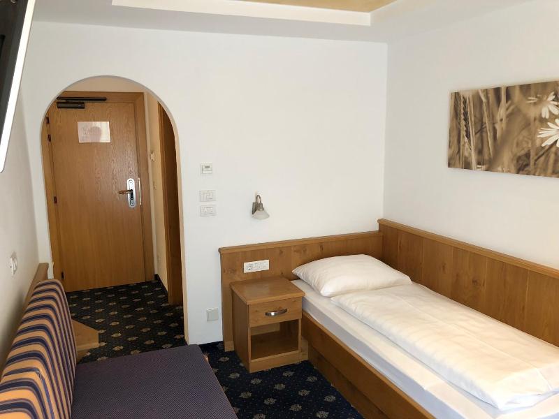 Single Room image 1