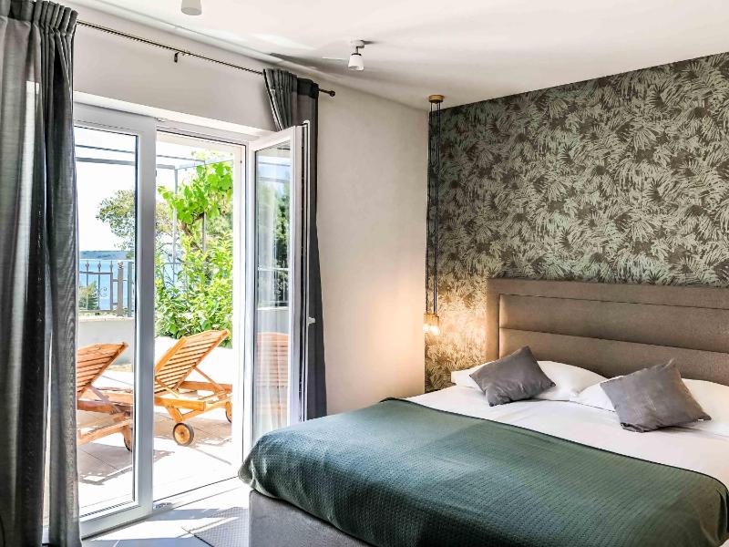 Apartments Melani Hvar - image 3