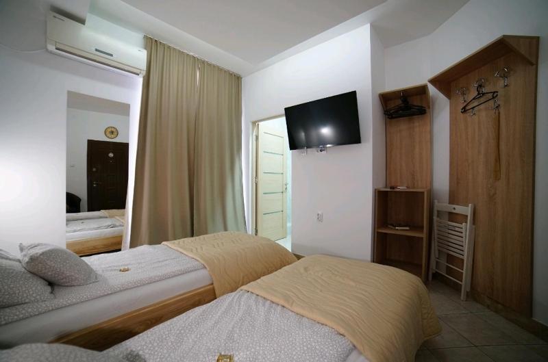 Twin Room image 1