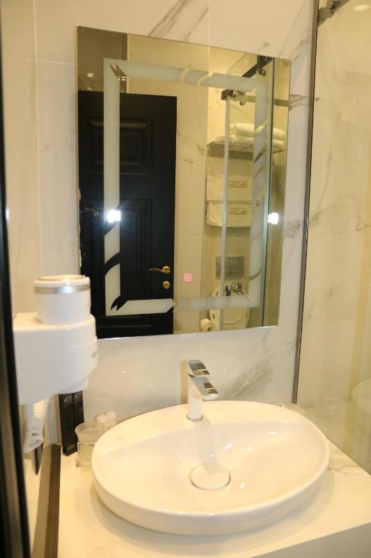 Twin Room image 3