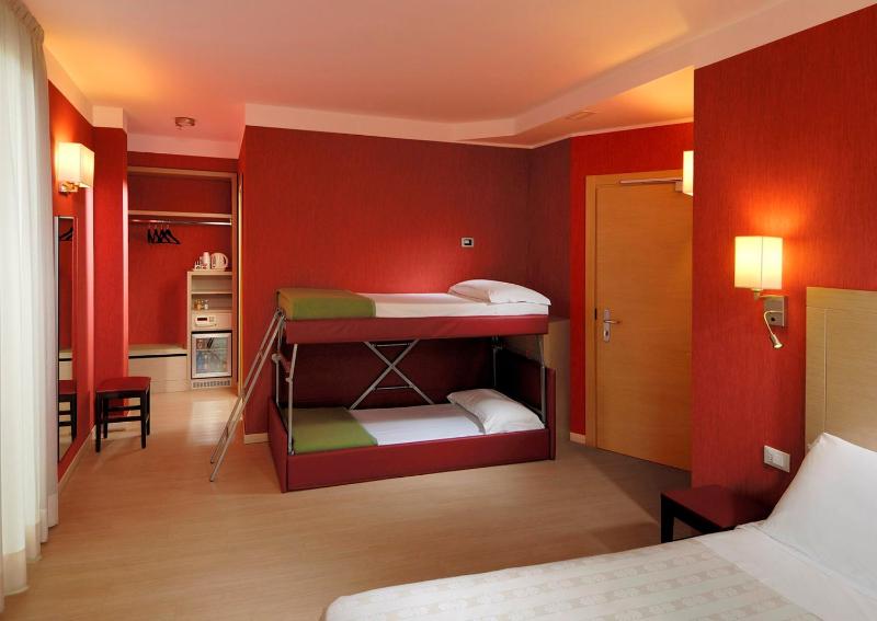 Quadruple Room image 2