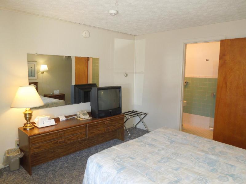 Queen Room image 3