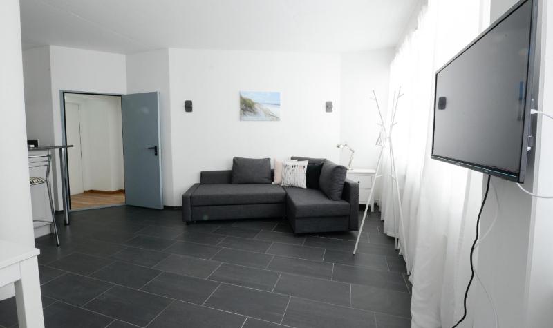 Double Room 1st Floor with Shared WC and Private Shower and Kitchen image 2