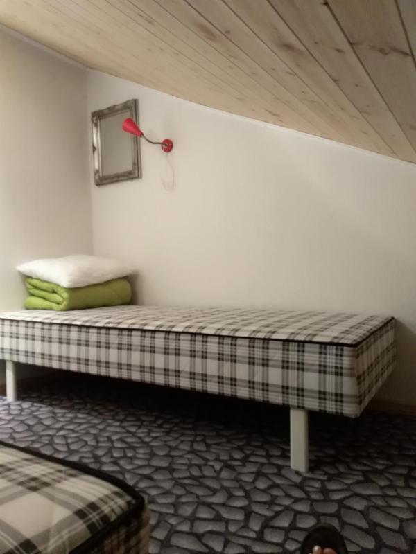 Budget Twin Room without Window image 2