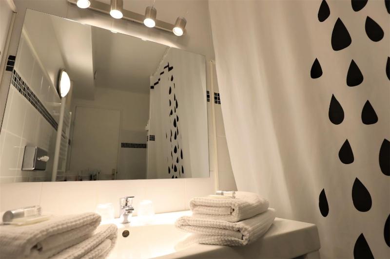 Double or Twin Room image 2