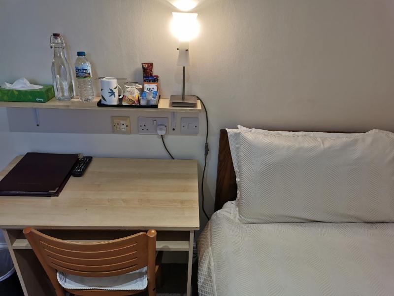 Single Room with Shower image 4