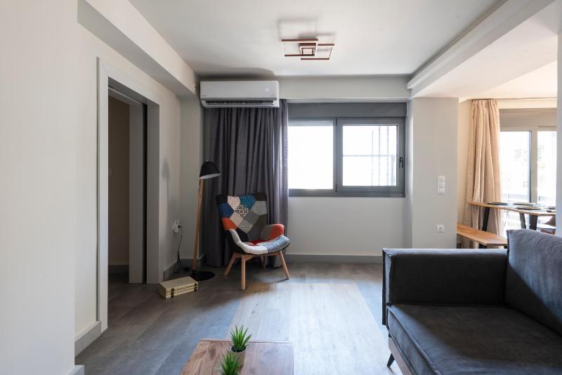 Kalamata Center Ground Floor 2BR Apt with Small Yard & 1Gbps Fiber - image 11