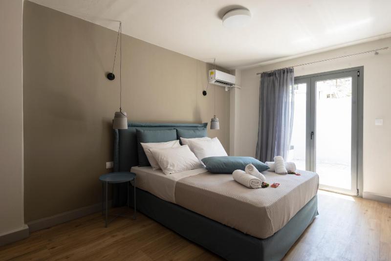 Kalamata Center Ground Floor 2BR Apt with Small Yard & 1Gbps Fiber - image 17