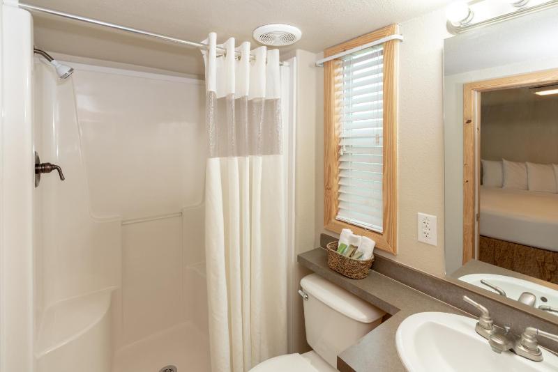 One-Bedroom Cottage image 3