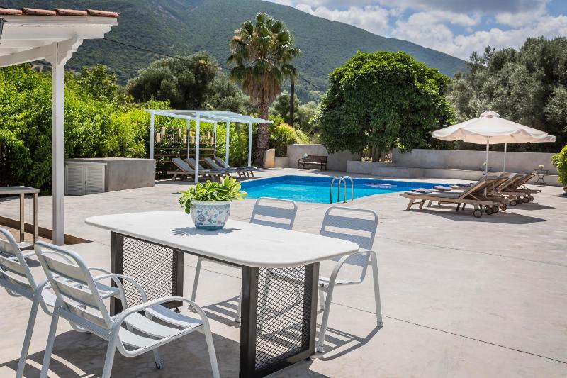 Three-Bedroom Villa image 2