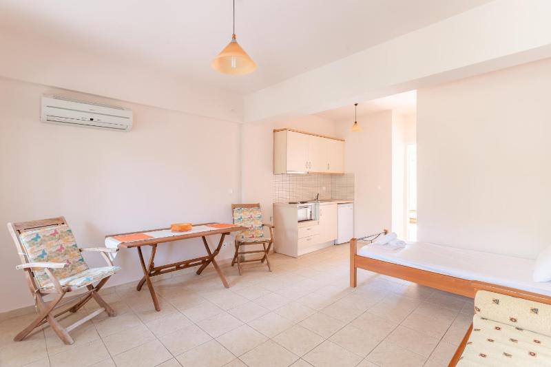 One-Bedroom Apartment image 3